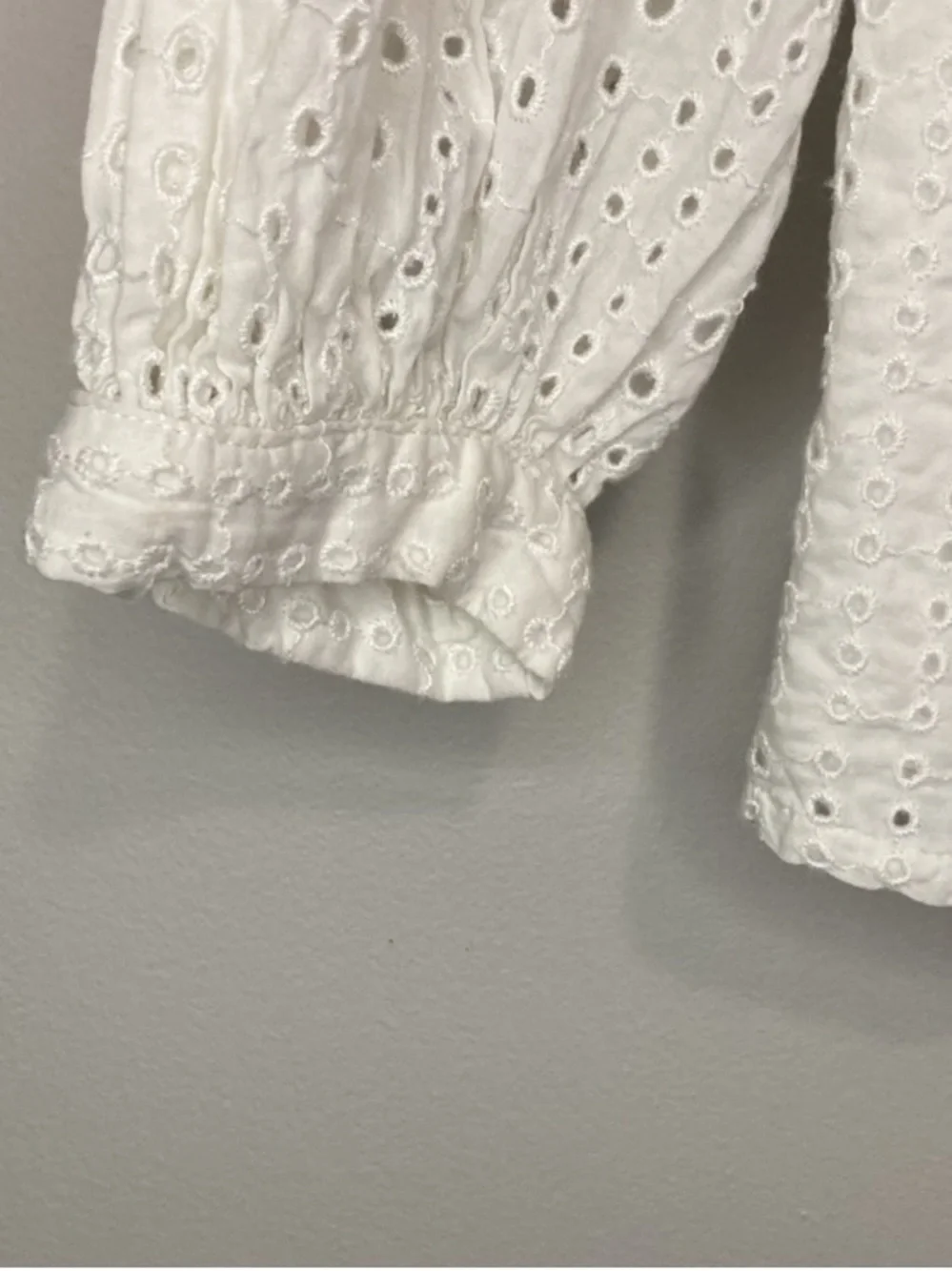 Banana Republic White High Neck Eyelet Lace Blouse, Size XS extra small top